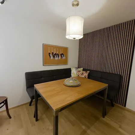 Dengg Down Town Apartman *